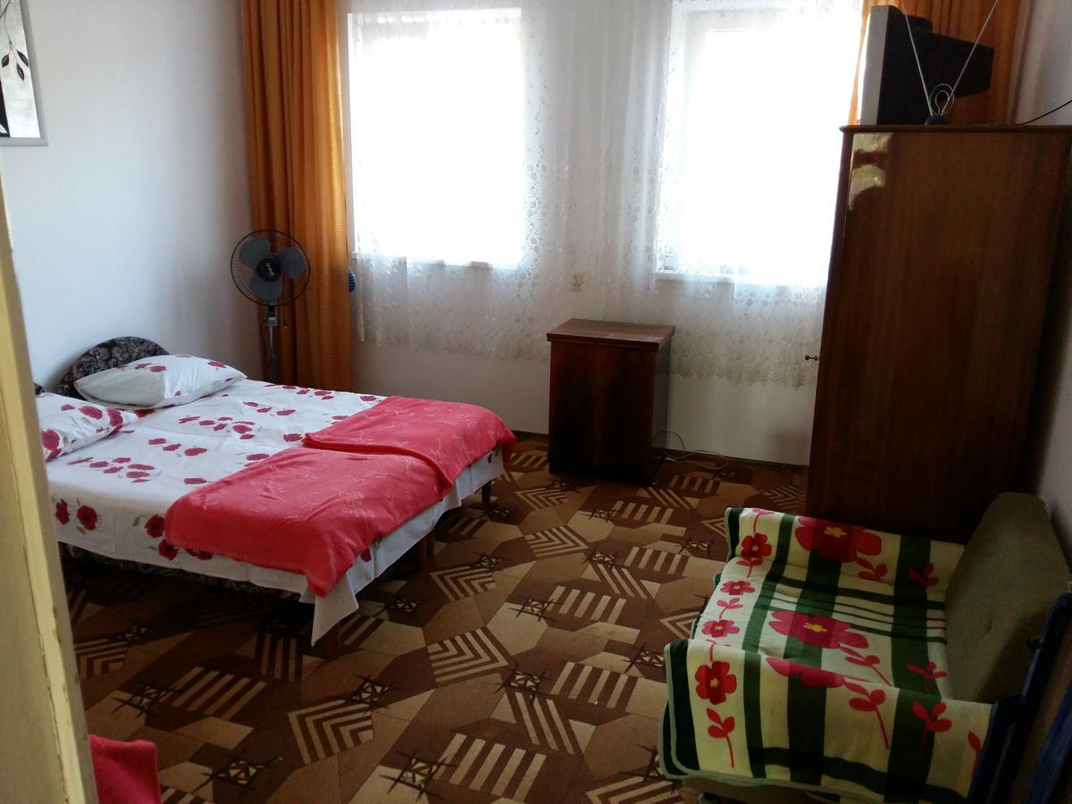 Отель Гостевой дом У Алены Гагра Экстерьер фото